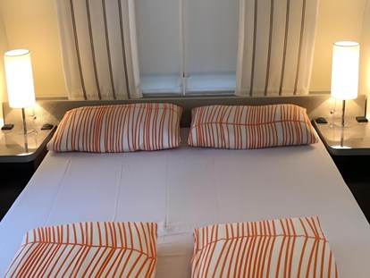 Luxuscamping - Venedig - Doppelbett - camping-in-venedig.de -WMC BUSCHMANN wohnen-mieten-campen at Union Lido Deluxe Caravan mit Doppelbett / Dusche
