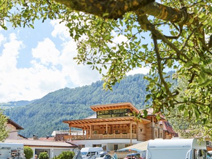 Luxuscamping - Tirol - Genießen Sie Ihren kostbaren Urlaub auf unserem idyllischen Campingplatz. - Camping Dreiländereck in Tirol Blockhütte Bergzauber Camping Dreiländereck Tirol