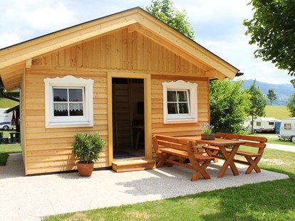 Luxuscamping - Oberösterreich - Ferienhütte "Drachenwand": Bietet Platz für 4 Erwachsene oder eine Familie mit 3 Kinder. Größe der Ferienhütte: ca. 25 m2 - CAMP MondSeeLand Ferienhütten am CAMP MondSeeLand