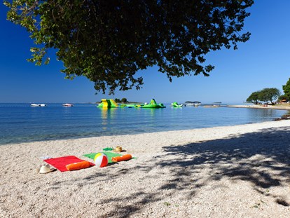 Luxuscamping - Kroatien - Camping Polari - Strand - Maistra Camping Polari Mobilheim Premium Family am Camping Polari
