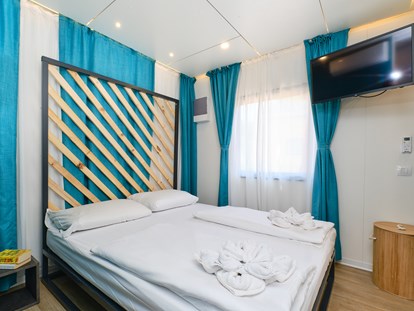 Luxuscamping - TV - Freedhome Doppelzimmer - Camping Cikat Luxuriöse Mobilheime Typ Freed-Home auf Camping Cikat
