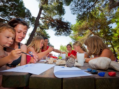 Luxuscamping - Adria - Kinderanimation - Camping Cikat Mobilheime Typ C auf Camping Cikat