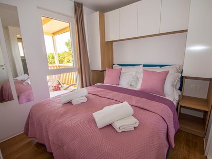 Luxuscamping - getrennte Schlafbereiche - Zadar - Campingplatz Ugljan - Meinmobilheim Premium 2 bedrooms auf dem Campingplatz Ugljan