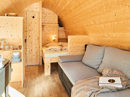 Luxuscamping - Kühlschrank - Ried (Arzl im Pitztal) - Camping Dreiländereck in Tirol Woodlodges Tannen- und Fichtenhütte