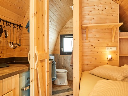 Luxuscamping - Dusche - Tirol - Camping Dreiländereck in Tirol Woodlodges Tannen- und Fichtenhütte