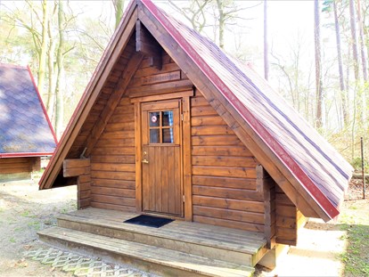 Luxuscamping - Parkplatz bei Unterkunft - Ostseeküste - Camping Pommernland Übernachtungshütten für 2 Personen