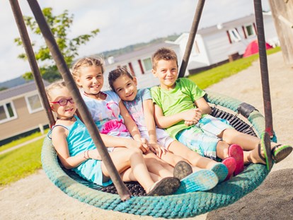 Luxuscamping - Bad und WC getrennt - Kinderspielplätze - Camping & Ferienpark Orsingen Landhaus auf Camping & Ferienpark Orsingen
