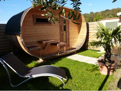 Luxuscamping - Gefrierschrank - Unsere Fasssauna - Camping & Ferienpark Orsingen Schäferhäusle auf Camping & Ferienpark Orsingen