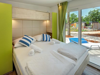 Luxuscamping - getrennte Schlafbereiche - Novigrad - Lanterna Premium Camping Resort - Meinmobilheim Maro Premium auf dem Lanterna Premium Camping Resort