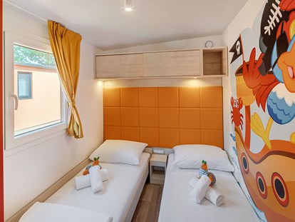 Luxuscamping - getrennte Schlafbereiche - Tar - Camping Resort Lanterna - Meinmobilheim Maro Premium Family auf dem Lanterna Premium Camping Resort
