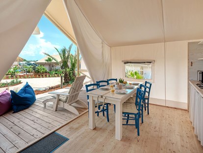 Luxuscamping - TV - Tar - Camping Resort Lanterna - Meinmobilheim Maro Premium Glampingzelt auf dem Lanterna Premium Camping Resort