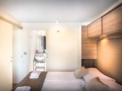 Luxuscamping - Dusche - Funtana - Istra Premium Camping Resort - Meinmobilheim Orlandin Premium auf dem Istra Premium Camping Resort