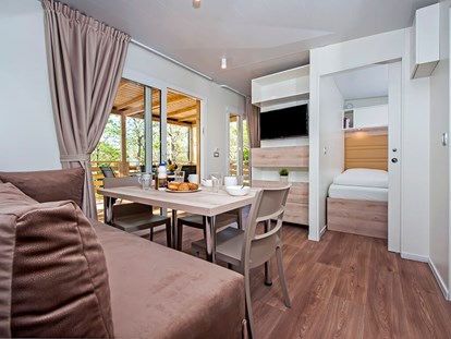 Luxuscamping - getrennte Schlafbereiche - Funtana - Campingplatz Puntica - Meinmobilheim Mediteran Premium Seaside auf dem Campingplatz Puntica