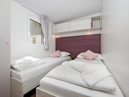 Luxuscamping - getrennte Schlafbereiche - Poreč - Campingplatz Puntica - Meinmobilheim Mediteran Comfort Family auf dem Campingplatz Puntica