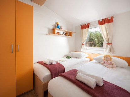Luxuscamping - getrennte Schlafbereiche - Vrsar - Campingplatz Valkanela - Meinmobilheim Premium auf dem Campingplatz Valkanela
