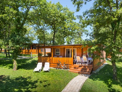 Luxuscamping - Unterkunft alleinstehend - Istrien - Campingplatz Valkanela - Meinmobilheim Family auf dem Campingplatz Valkanela