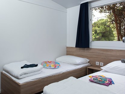 Luxuscamping - getrennte Schlafbereiche - Fažana - Campingplatz Pineta - Meinmobilheim Vanga auf dem Campingplatz Pineta