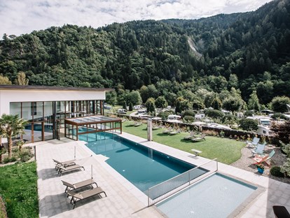 Luxuscamping - Sonnenliegen - Südtirol - Bozen - Indoor und Outdoorpool  - Camping Passeier Camping Passeier