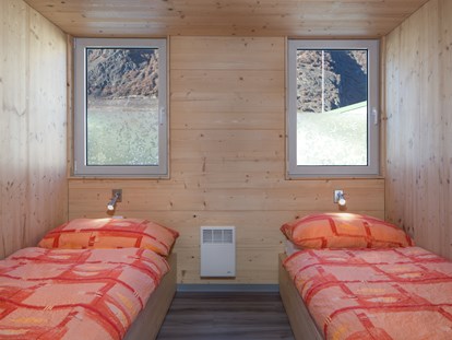 Luxuscamping - Terrasse - Wallis - 2 Zimmern mit einzeln Betten - Camping de la Sarvaz Chalets Alpin am Camping de la Sarvaz