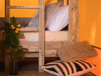 Luxuscamping - Preisniveau: exklusiv - Kampanien - Safari Lodge - Etagenbett - Procida Camp & Resort - GOOUTSIDE Procida Camp & Resort - La Caravella