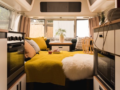 Luxuscamping - Art der Unterkunft: Lodgezelt - Procida - Airstream für 2 Personen - das Zimmer - Procida Camp & Resort - GOOUTSIDE Procida Camp & Resort - La Caravella