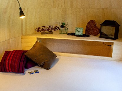 Luxuscamping - Art der Unterkunft: Hütte/POD - Münsterland - Schlafbereich mit direktem Seeblick - Dingdener Heide Urlaubsnester