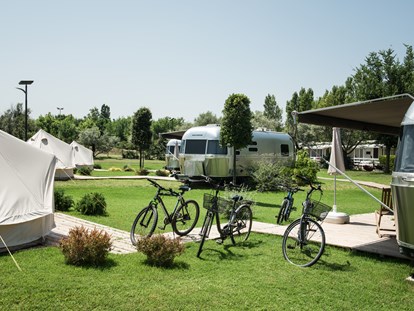 Luxuscamping - Kochmöglichkeit - Venedig - Camping Ca' Savio Airstreams auf Camping Ca' Savio