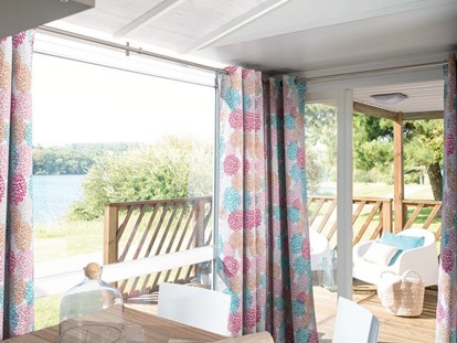 Luxuscamping - TV - Ardennes - Parcs Naturels - Camping Neumuehle Muellerthal Loggia MobilHeim Glamping Neumuhle Luxemburg. 4 Pers. 2 Schlaffzimmer. Douche. Wc.