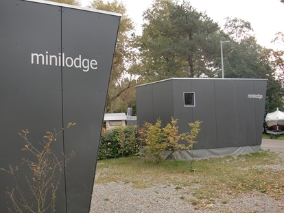 Luxuscamping - Preisniveau: moderat - Region Bodensee - Unsere Minilodges stehen in der Nähe des Bodensees. - Camping Park Gohren Minilodges Camping Park Gohren