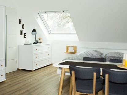 Luxuscamping - Preisniveau: günstig - Region Augsburg - Modern und wunderschön: unser Appartement - Lech Camping Schlaf-Fass bei Lech Camping