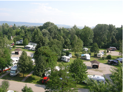 Luxuscamping - getrennte Schlafbereiche - Niederösterreich - Luftaufnahme Campingplatz - Donaupark Camping Tulln Mobilheime auf Donaupark Camping Tulln