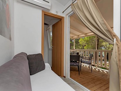 Luxuscamping - Klimaanlage - Split - Dubrovnik - Campingplatz Baško Polje - Meinmobilheim Standard auf dem Campingplatz Baško Polje