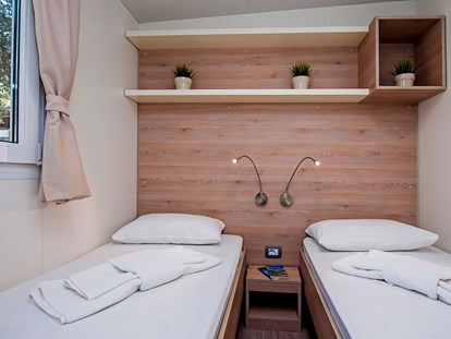 Luxuscamping - Terrasse - Umag - CampingIN Park Umag - Meinmobilheim Mediteran Premium auf dem CampingIN Park Umag