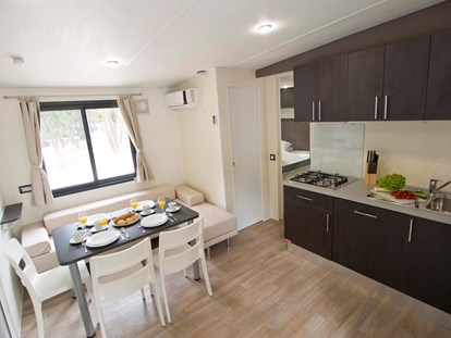 Luxuscamping - Dusche - Tar - Camping Resort Lanterna - Meinmobilheim Moda Plus auf dem Lanterna Premium Camping Resort