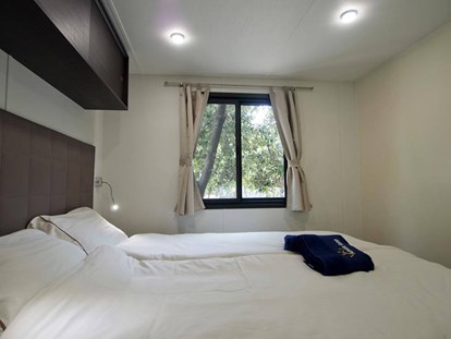 Luxuscamping - Sonnenliegen - Tar - Camping Resort Lanterna - Meinmobilheim Moda Plus auf dem Lanterna Premium Camping Resort