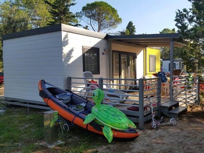 Luxuscamping - getrennte Schlafbereiche - Tar - Camping Resort Lanterna - Meinmobilheim Moda Plus auf dem Lanterna Premium Camping Resort