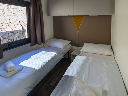 Luxuscamping - getrennte Schlafbereiche - Šibenik - Olivia Green Camping - Meinmobilheim Deluxe Camping Villa Seaview auf dem Olivia Green Camping