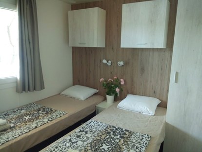 Luxuscamping - Preisniveau: gehoben - Zadar - Šibenik - Olivia Green Camping - Meinmobilheim Superior Camping Villa Seaview auf dem Olivia Green Camping