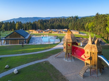 Luxuscamping - Unterkunft alleinstehend - Carniola / Julische Alpen / Laibach / Zasavje - Swimming pool with children playground - River Camping Bled Bungalows