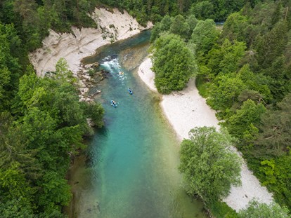 Luxuscamping - getrennte Schlafbereiche - Julische Alpen - River Sava around the campsite - River Camping Bled Bungalows