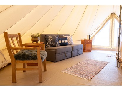 Luxuscamping - Sonnenliegen - Wildermieming - Luxuriöse Ausstattung mit dem Komfort eines Hotelzimmers - Camping Gerhardhof Sonnenplateau Camping Gerhardhof