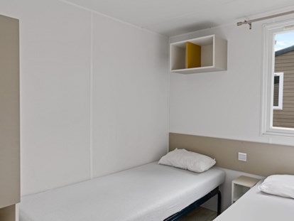 Luxuscamping - Bad und WC getrennt - Montpellier - Camping Le Castellas - Vacanceselect Mobilheim Premium 6 Personen 3 Zimmer von Vacanceselect auf Camping Le Castellas