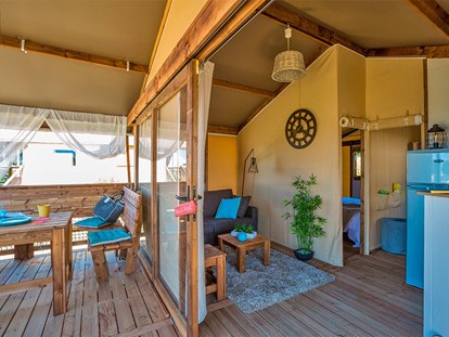 Luxuscamping - Preisniveau: gehoben - Mittelmeer - Camping Falaise Narbonne-Plage - Vacanceselect Ecoluxe Zelt 4/5 Personen 2 Zimmer von Vacanceselect auf Camping Falaise Narbonne-Plage