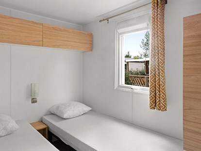 Luxuscamping - Preisniveau: exklusiv - Languedoc-Roussillon - Camping Falaise Narbonne-Plage - Vacanceselect Mobilheim Moda 6 Personen 3 Zimmer 2 Badezimmer von Vacanceselect auf Camping Falaise Narbonne-Plage