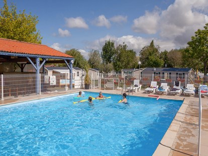 Luxuscamping - WC - Süd - Charente-Maritime - Camping Les Catalpas - Vacanceselect Mobilheim Cosy 6 Personen 3 Zimmer AC von Vacanceselect auf Camping Les Catalpas