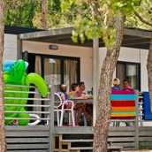 Luxuscamping: Camping Les Catalpas - Vacanceselect: Mobilheim Moda 6 Personen 3 Zimmer AC 2 Badezimmer von Vacanceselect auf Camping Les Catalpas