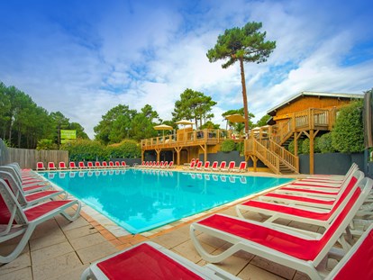 Luxuscamping - Preisniveau: exklusiv - Gironde - Camping La Forêt du Pilat - Vacanceselect Mobilheim Premium 6 Personen 3 Zimmer von Vacanceselect auf Camping La Forêt du Pilat