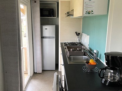Luxuscamping - Kaffeemaschine - Korsika  - Camping Domaine d'Anghione - Vacanceselect Mobilheim Premium 6 Personen 3 Zimmer von Vacanceselect auf Camping Domaine d'Anghione