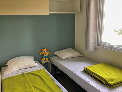 Luxuscamping - Preisniveau: exklusiv - Korsika  - Camping Domaine d'Anghione - Vacanceselect Mobilheim Premium 6 Personen 3 Zimmer von Vacanceselect auf Camping Domaine d'Anghione