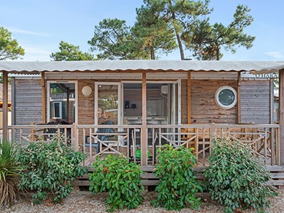 Luxuscamping - Dusche - Frankreich - Camping Atlantic Club Montalivet - Vacanceselect Mobilheim Premium 5/6 Personen 2 Zimmer von Vacanceselect auf Camping Atlantic Club Montalivet